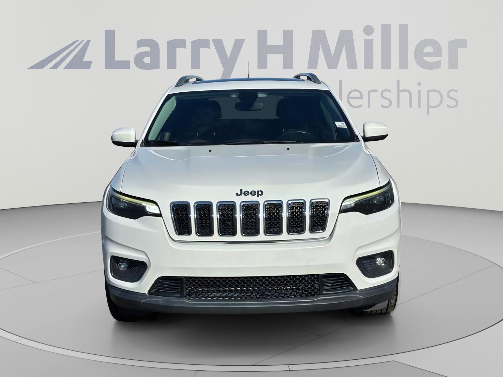 Used 2019 Jeep Cherokee Latitude Plus w/ Comfort/Convenience Group FWD image 9