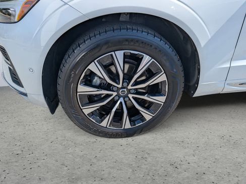 Used 2023 Volvo XC60 B5 Plus image 7