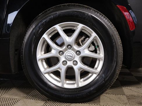 Used 2025 Chrysler Pacifica Select FWD image 18