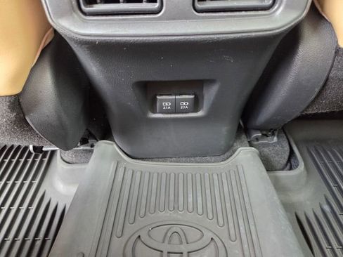 Used 2020 Toyota RAV4 XLE Premium FWD image 17