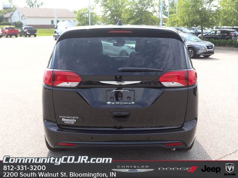 New 2025 Chrysler Voyager LX image 6