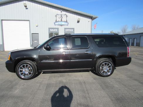 Used 2013 GMC Yukon XL Denali image 2