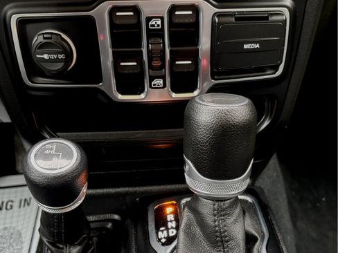 Used 2022 Jeep Wrangler Sport image 20