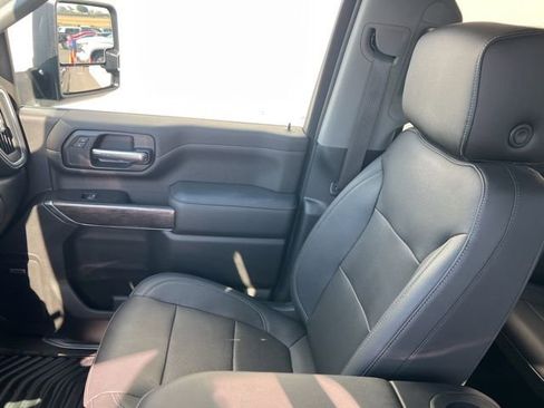 Used 2022 Chevrolet Silverado 2500 LTZ w/ LTZ Plus Package image 7