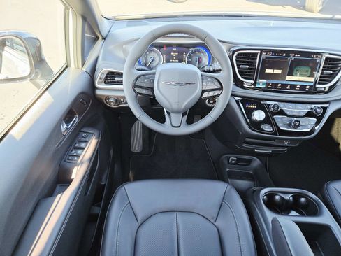 New 2026 Chrysler Pacifica Select w/ S Appearance Package image 10