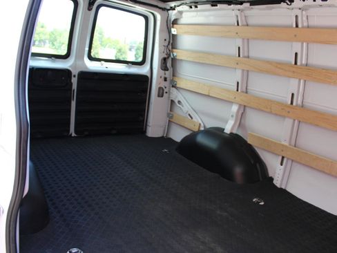 Used 2024 Chevrolet Express 2500 w/ Driver Convenience Package RWD image 21
