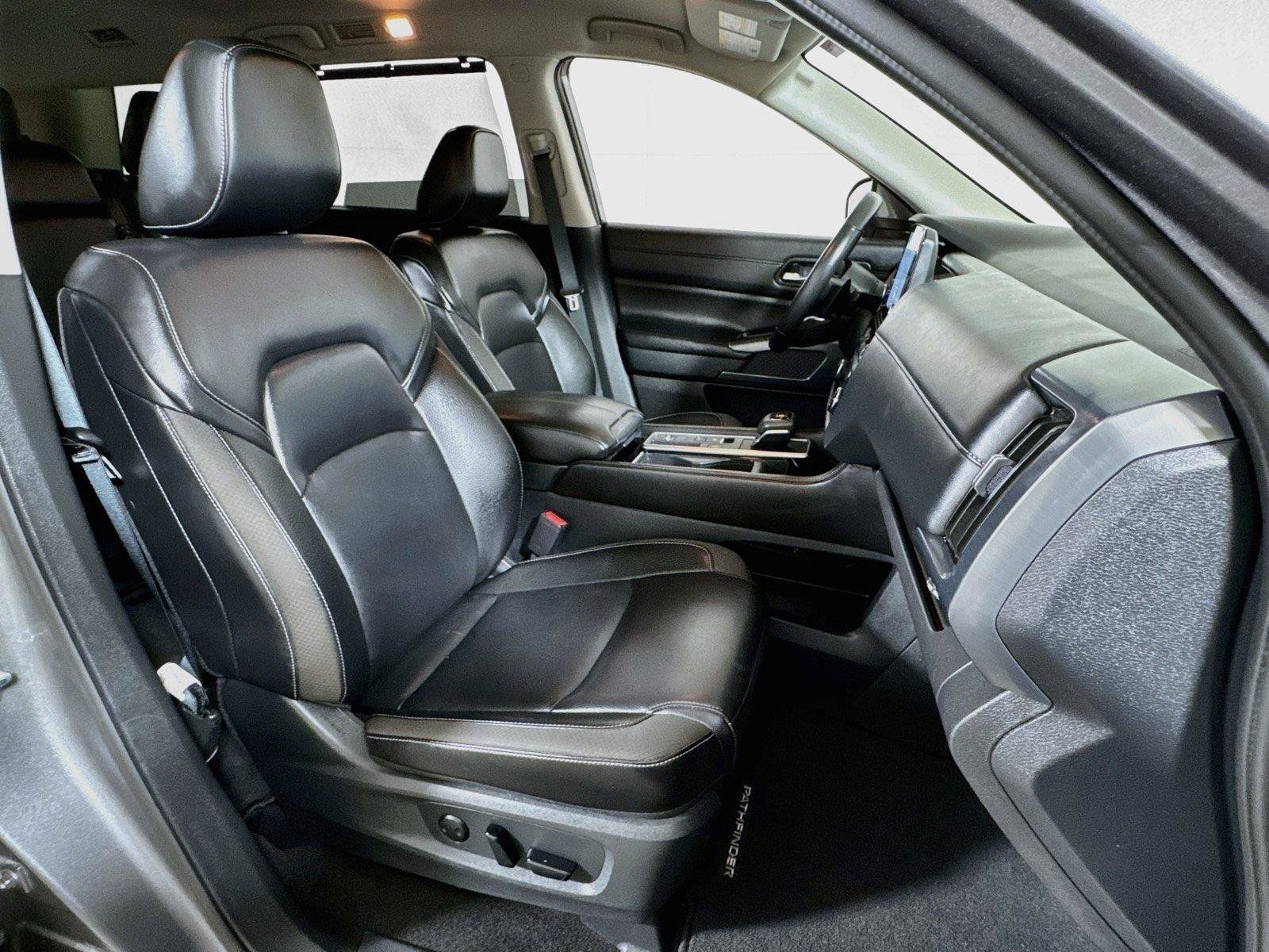Used 2025 Nissan Pathfinder SL FWD image 27
