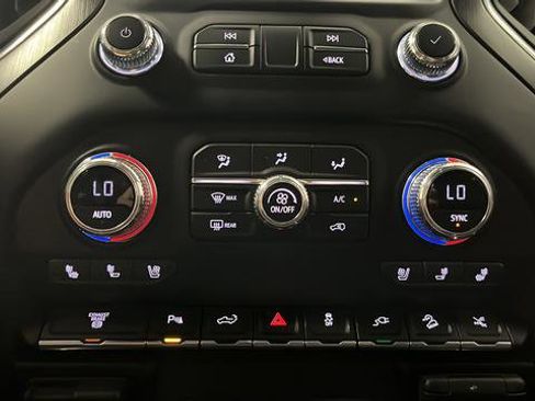 Used 2023 GMC Sierra 3500 AT4 w/ AT4 Preferred Package AWD/4WD image 17