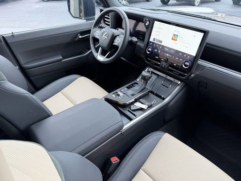 Used 2025 Lexus GX 550 image 18