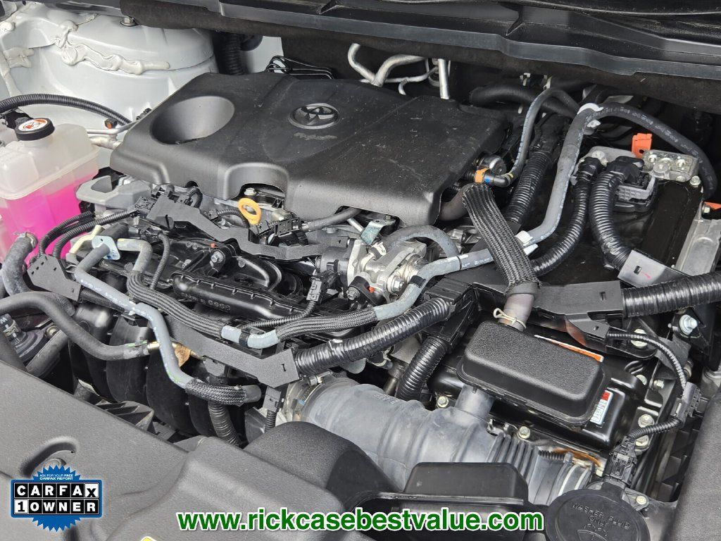 Used 2024 Toyota Sienna XLE FWD image 21