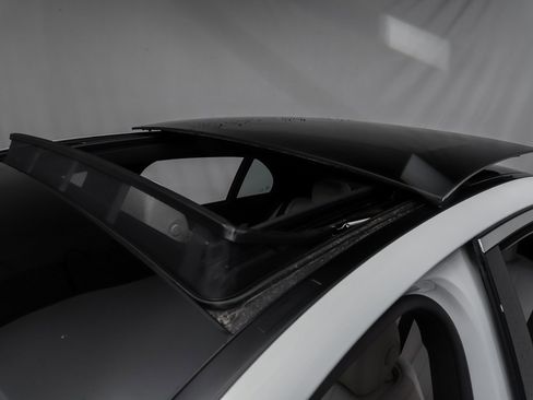 Certified 2022 Mercedes-Benz E 350 4MATIC Sedan image 5