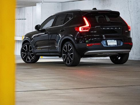 New 2025 Volvo XC40 B5 Ultra w/ Protection Package Premier image 3