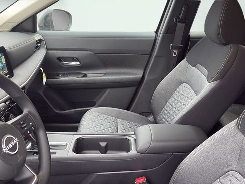 New 2026 Nissan Kicks SV w/ Cold Weather Package image 17
