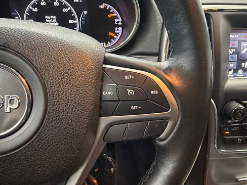 Used 2018 Jeep Grand Cherokee Limited image 25