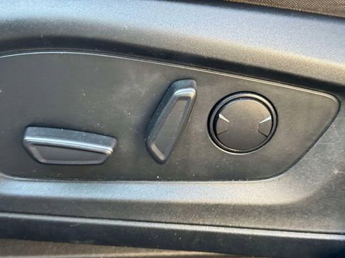 Used 2021 Ford Explorer XLT image 23