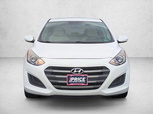 Used 2016 Hyundai Elantra GT image 2