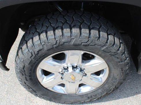 Used 2023 Chevrolet Silverado 2500 LTZ w/ LTZ Plus Package image 14