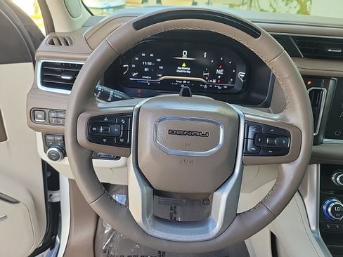 Used 2024 GMC Yukon Denali w/ Denali Reserve Package AWD/4WD image 24