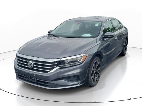 Used 2021 Volkswagen Passat 2.0T SE FWD image 3