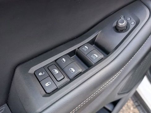 Used 2024 Jeep Grand Cherokee L Altitude AWD/4WD image 15