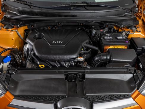Used 2012 Hyundai Veloster w/ Style Pkg image 35