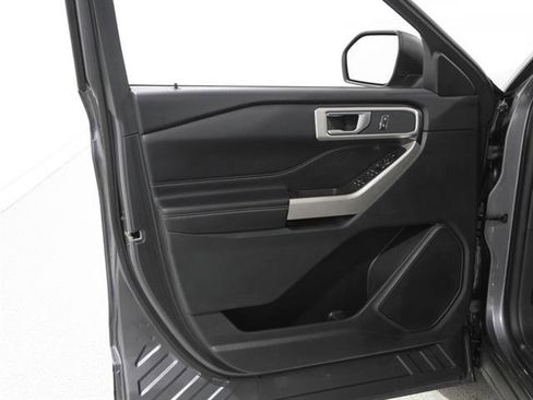 Certified 2022 Ford Explorer XLT w/ Equipment Group 202A image 5