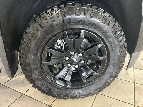 Used 2022 Chevrolet Colorado Z71 w/ Z71 Midnight Edition image 9