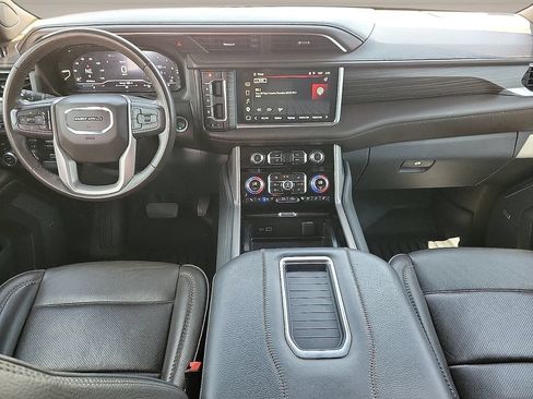 Used 2022 GMC Yukon Denali w/ Denali Premium Package AWD/4WD image 9