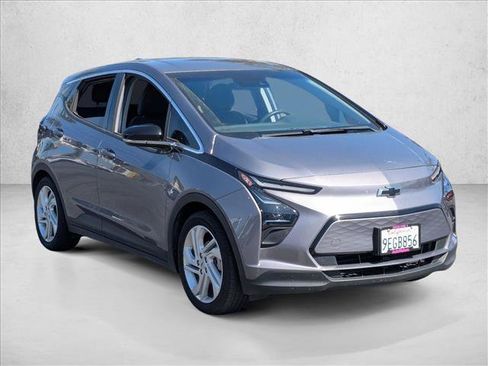 Used 2023 Chevrolet Bolt LT FWD image 3