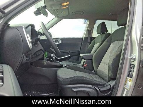 Used 2023 Kia Soul LX image 13