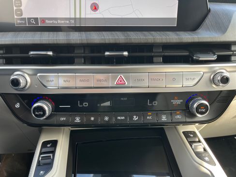 Used 2023 Kia Telluride EX w/ EX Captain's Chair Package AWD/4WD image 15