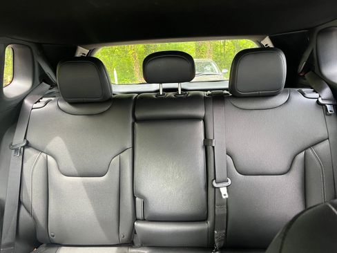 Used 2025 Jeep Compass Limited image 39