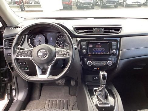 Used 2019 Nissan Rogue SV image 13
