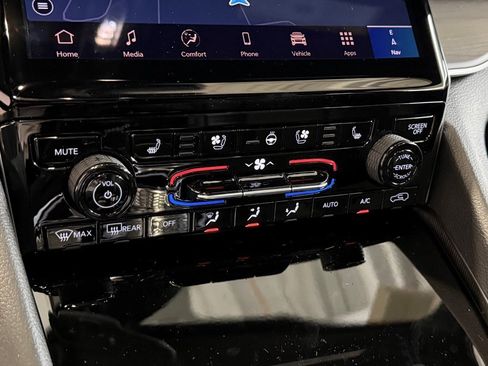 New 2025 Jeep Grand Cherokee Limited w/ Luxury Tech Group II image 20