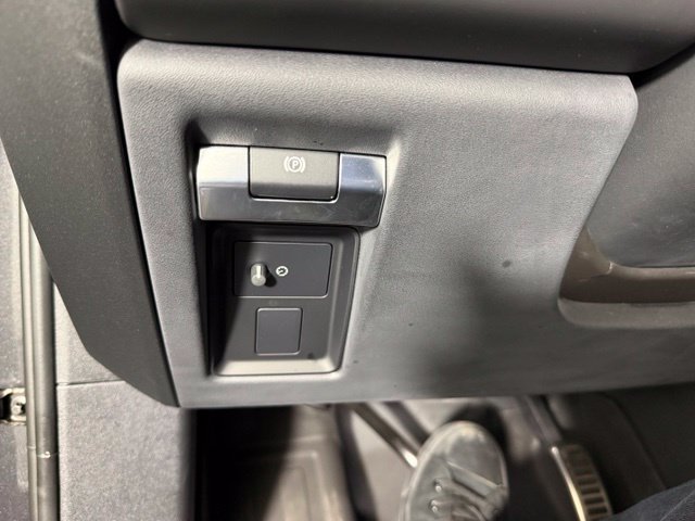 Used 2024 Land Rover Defender 110 Carpathian Edition AWD/4WD image 28