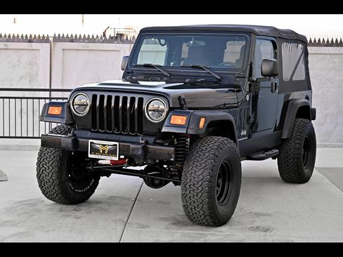Used 2005 Jeep Wrangler Unlimited w/ Security Group AWD/4WD image 1