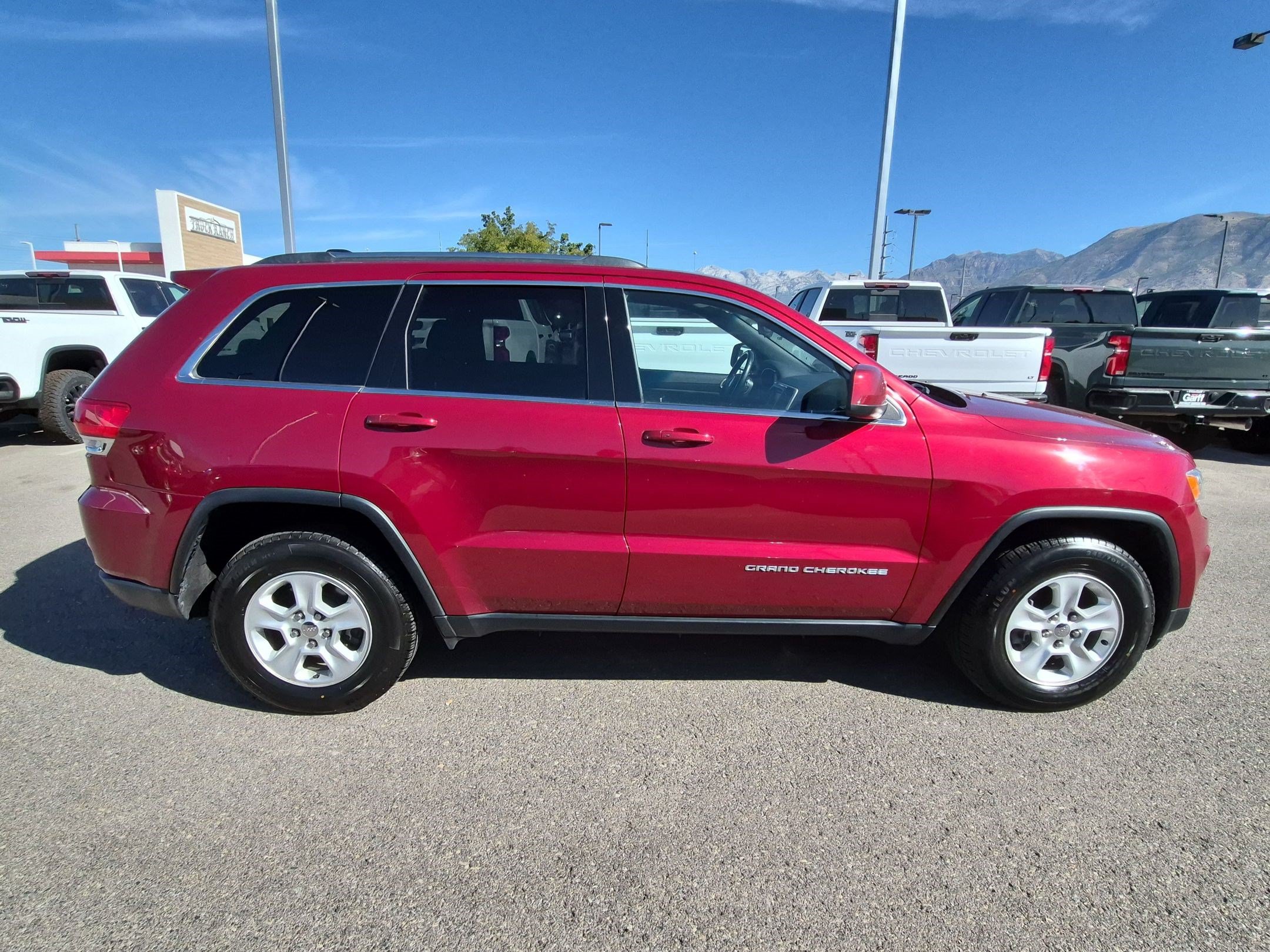 Used 2015 Jeep Grand Cherokee Laredo w/ Quick Order Package 23E AWD/4WD image 2