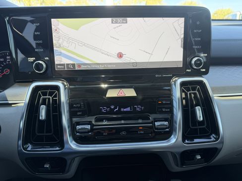 Certified 2022 Kia Sorento SX image 22