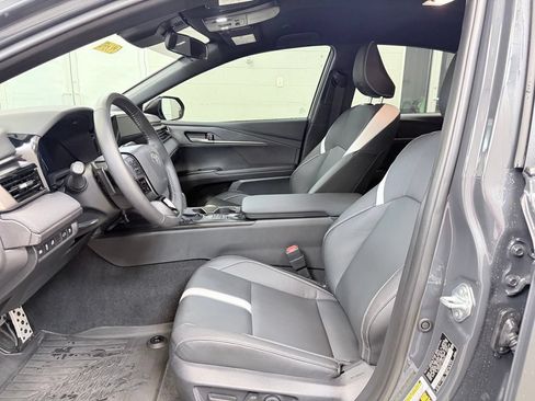 Used 2026 Toyota Camry SE AWD/4WD image 13