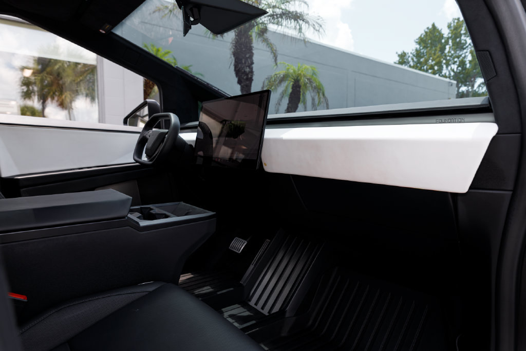 Used 2024 Tesla Cybertruck AWD Crew Cab image 15