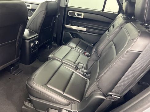 Used 2022 Ford Explorer XLT w/ Equipment Group 202A AWD/4WD image 11