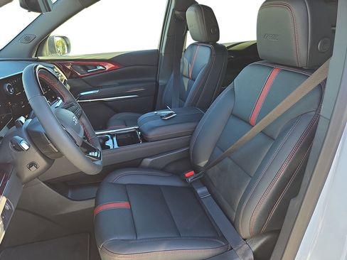 New 2026 Chevrolet Traverse RS image 12