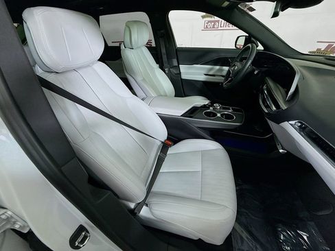 Used 2024 Cadillac Lyriq Luxury AWD/4WD image 32