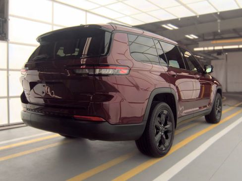 Used 2023 Jeep Grand Cherokee L Laredo AWD/4WD image 3