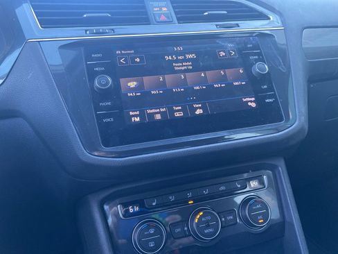Used 2018 Volkswagen Tiguan S image 11