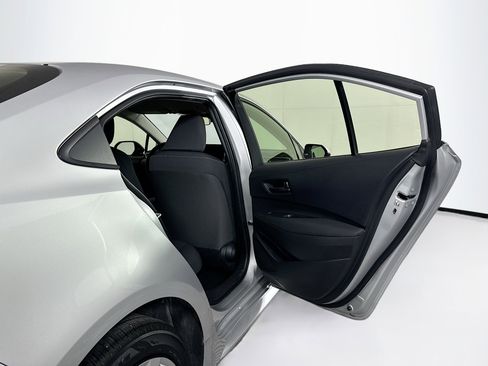Used 2025 Toyota Corolla LE FWD image 27