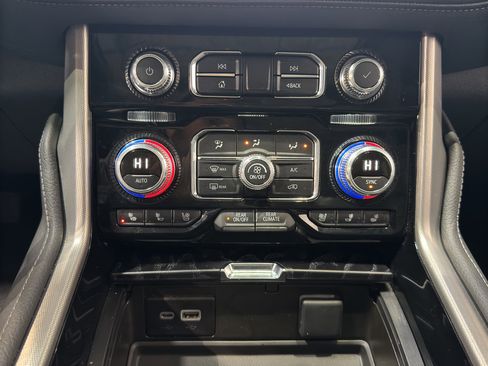 Certified 2024 GMC Yukon Denali image 35