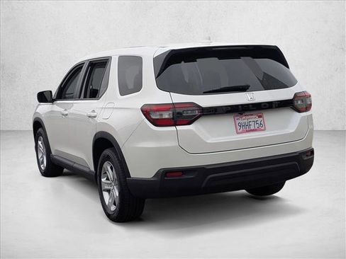 Certified 2023 Honda Pilot LX image 8