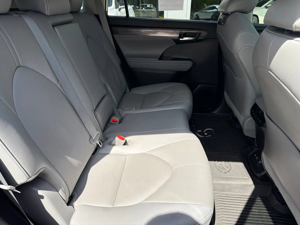 Used 2021 Toyota Highlander Limited AWD/4WD image 25
