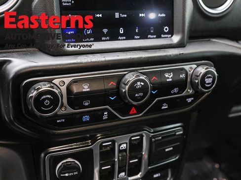 Used 2023 Jeep Wrangler Unlimited Sahara image 20